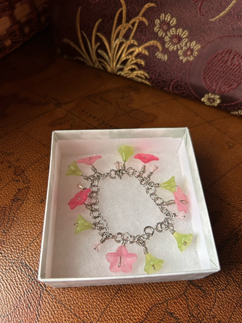 Vintage Link Bracelet with Glass Bell Dangle Flowers Charms in Pink and Green ๐ - Picture 2 of 7